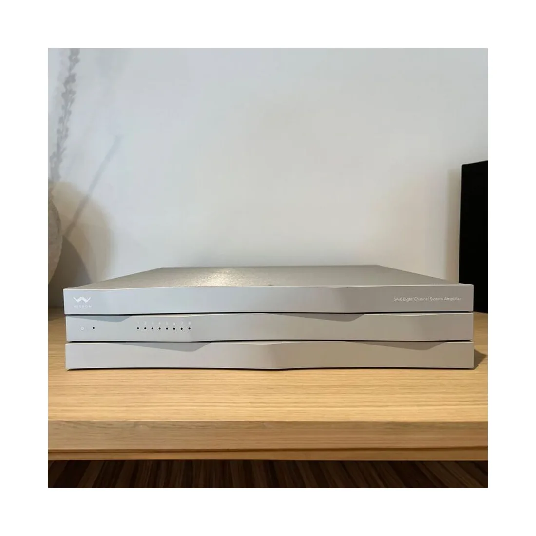 Wisdom Audio SA-8 DSP – die 8-Kanal-Endstufe mit digitaler Aktivweiche und Dante